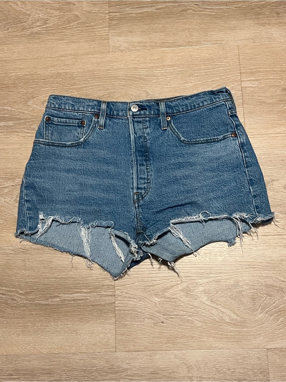 Levi’s 501 Classic Distressed Raw‎ Hem Denim Shorts W31 Button Fly Medium Wash